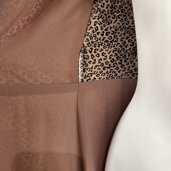 Wayf Women's Animal Print Long Sleeve V-Neck Belted Midi Wrap Dress Size XS - Picture 9 of 12